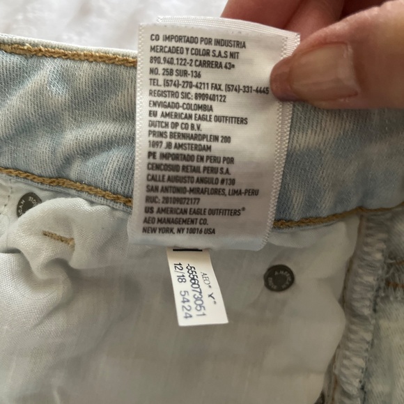 AE Next Level Super High Waisted Denim blue light wash Shortie Short Size 6 - Picture 8 of 8